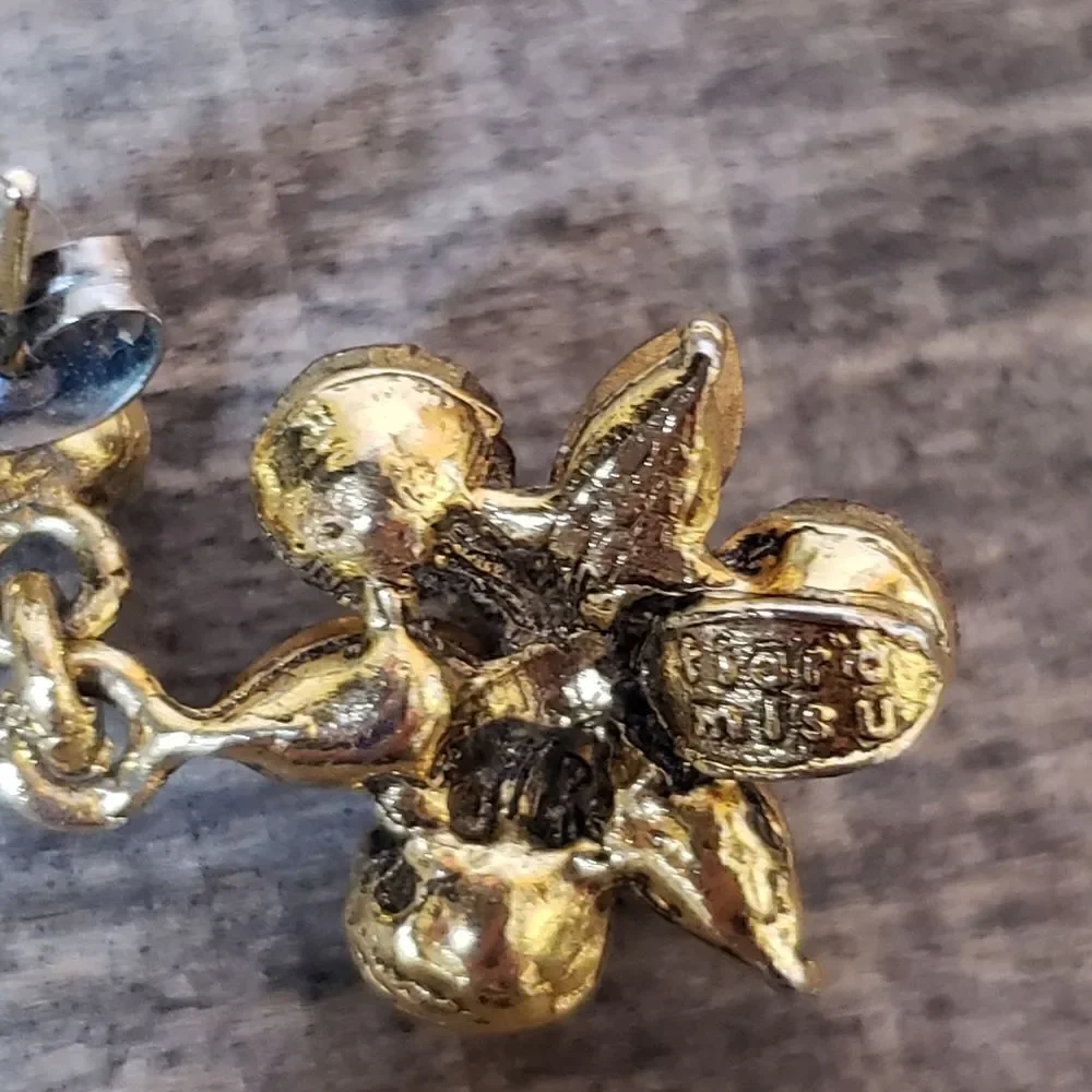 TIARA MISU Dangling Gem Pierced Earrings